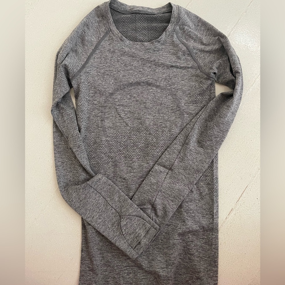 Lululemon Swiftly Tech Long Sleeve Shirt 2.0 
Race Length